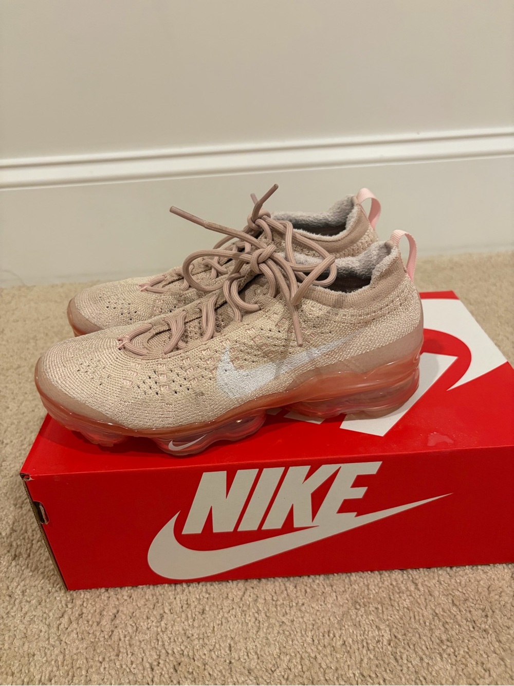 Women’s Nike Air VaporMax 2023 Flyknit
Oatmeal Pearl Pink